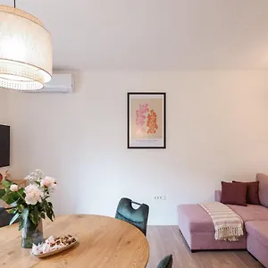 https://apartment-elly.hotelinzadar.com